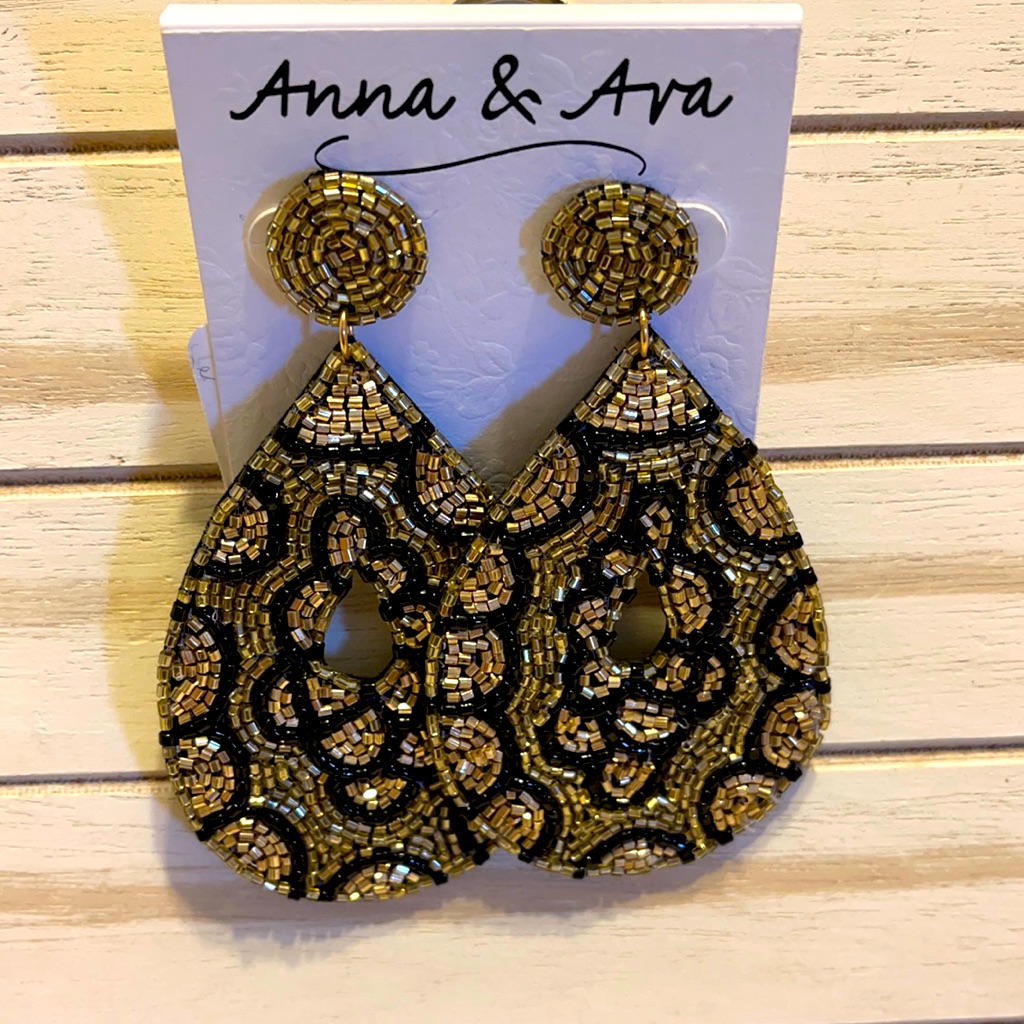 Anna Ava Earrings 20$